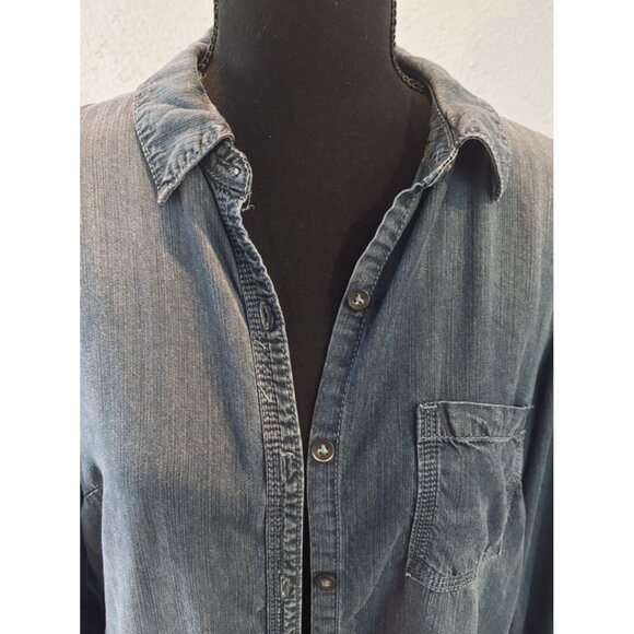 Maurice’s Woman’s Chambray Dark wash Long Sleeve Shirt Size M Super Soft - Picture 2 of 4